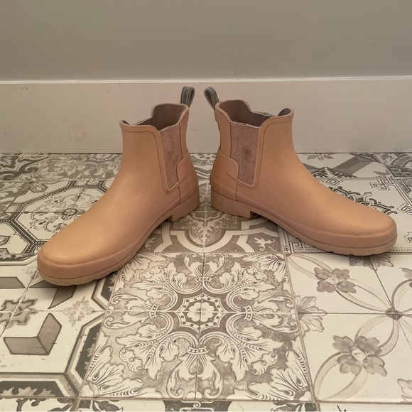 VGUC Hunter refined chelsea boots *read color description - Picture 2 of 5